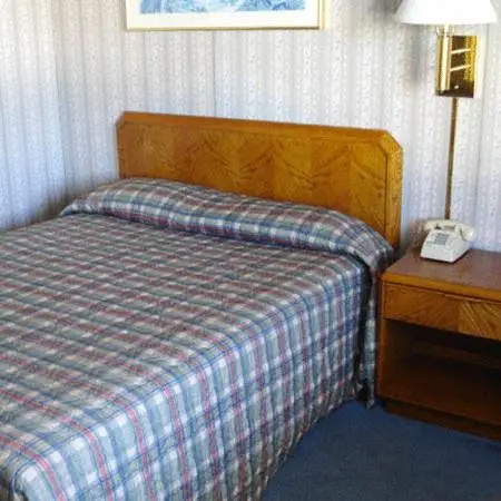 Rainbow Motel Main image